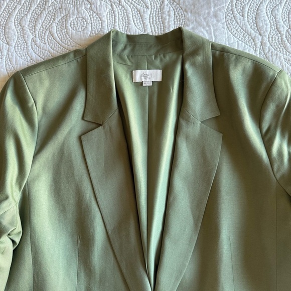 Loft - Petite Relaxed Fluid Blazer - Olive Green - Picture 4 of 13